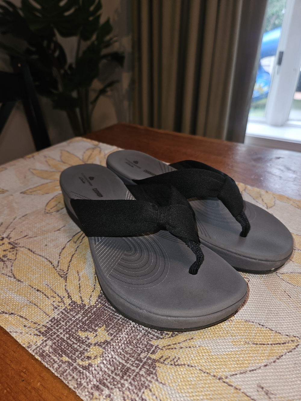 Clarks Black and Gray Cloudsteppers Sandals - Picture 2 of 5